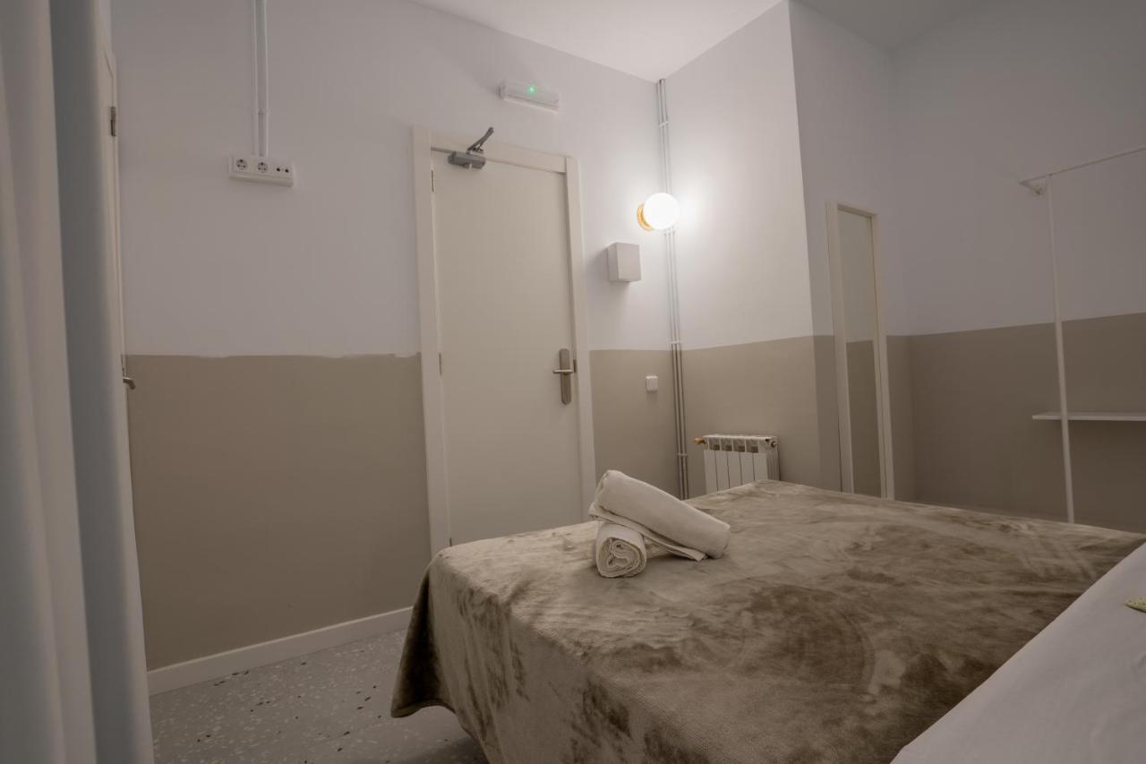 Hostal Hera Barcelona Luaran gambar